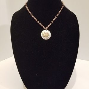 Unique ladies necklace in tricolour metals